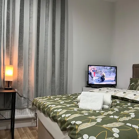 La Vie - Entire Apartment - Next To Central District Elizabeth Line Tube Station - Near Central London & Wembley Ealing Extérieur photo