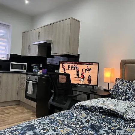La Vie - Entire Apartment - Next To Central District Elizabeth Line Tube Station - Near Central London & Wembley Ealing Extérieur photo