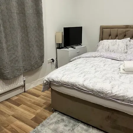 La Vie - Entire Apartment - Next To Central District Elizabeth Line Tube Station - Near Central London & Wembley Ealing Extérieur photo