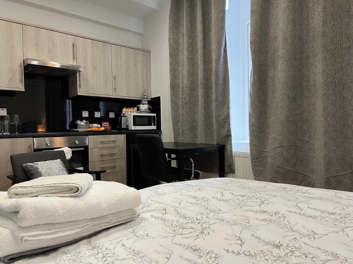La Vie - Entire - Next To District Elizabeth Line Tube Station - Near London & Wembley *
