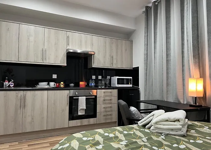 La Vie - Entire Apartment - Next To Central District Elizabeth Line Tube Station - Near Central London & Wembley