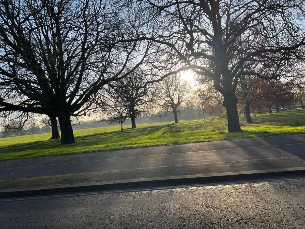 La Vie: Near Elizabeth Line *