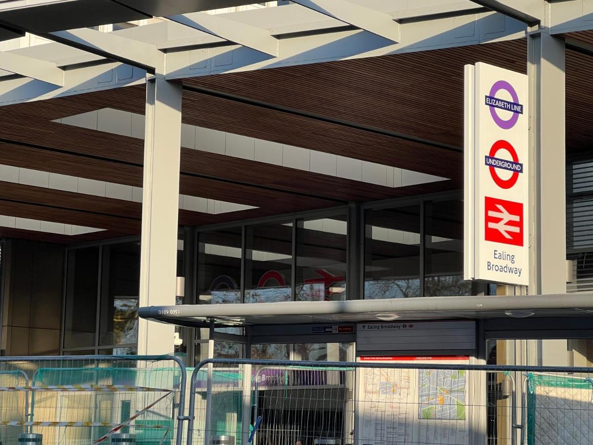 La Vie: Near Elizabeth Line * Ealing
